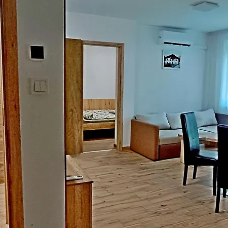 Διαμέρισμα Vi Szentharomsag 64 - Resty Σέγκεντ