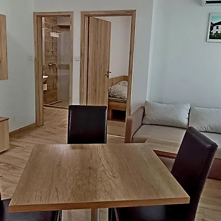 Resty Szentharomsag Vi Apartment *